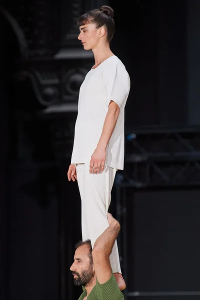 Look 11